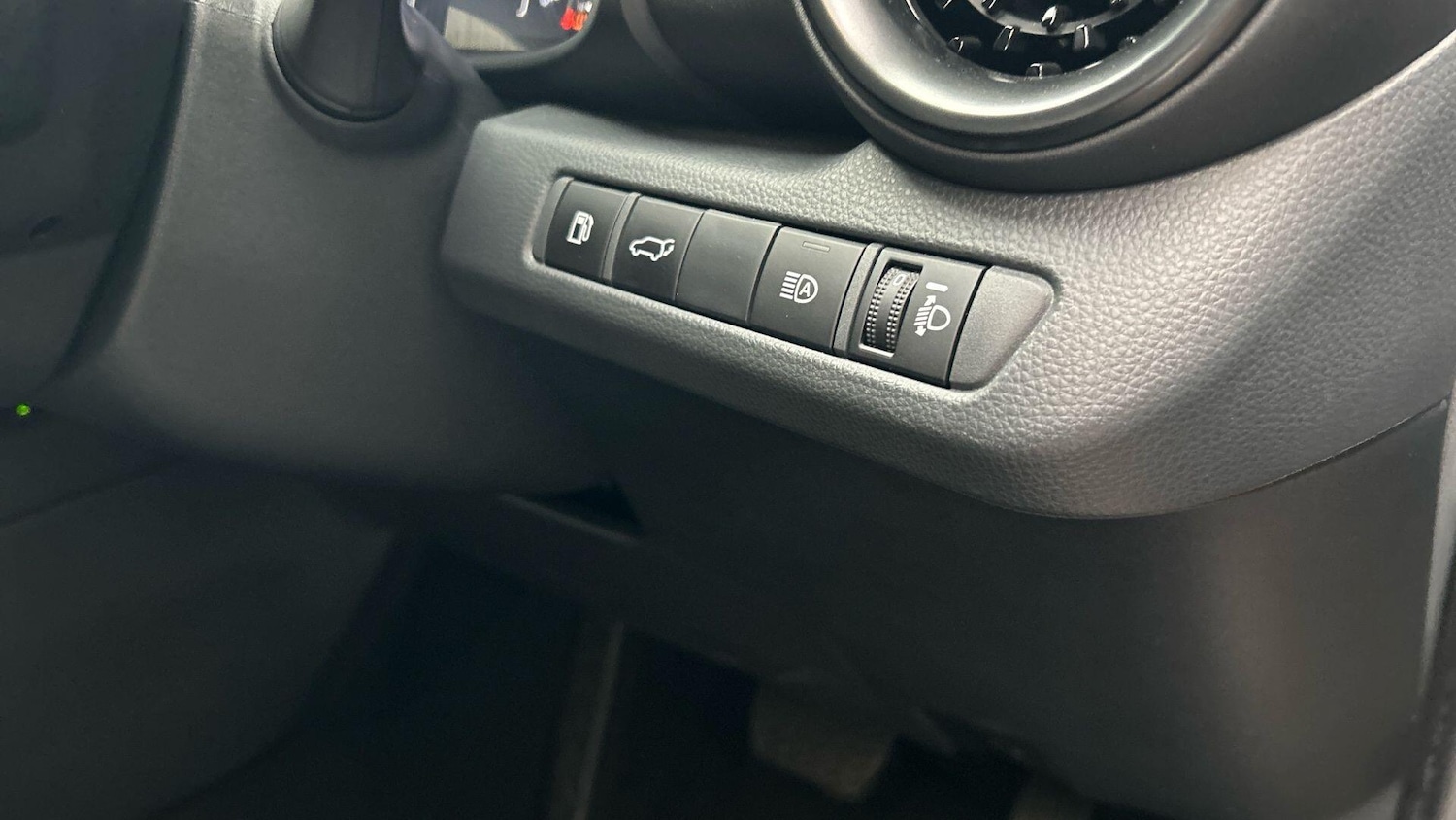 Used Toyota C-HR 2024 for sale - 76457346: Photo 38