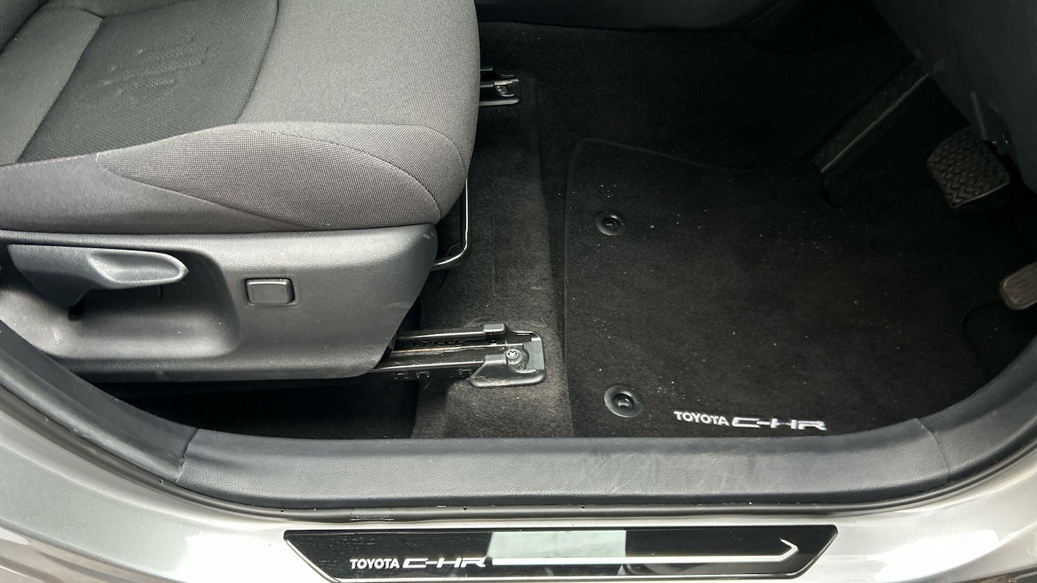 Used Toyota C-HR 2024 for sale - 76457346: Photo 39