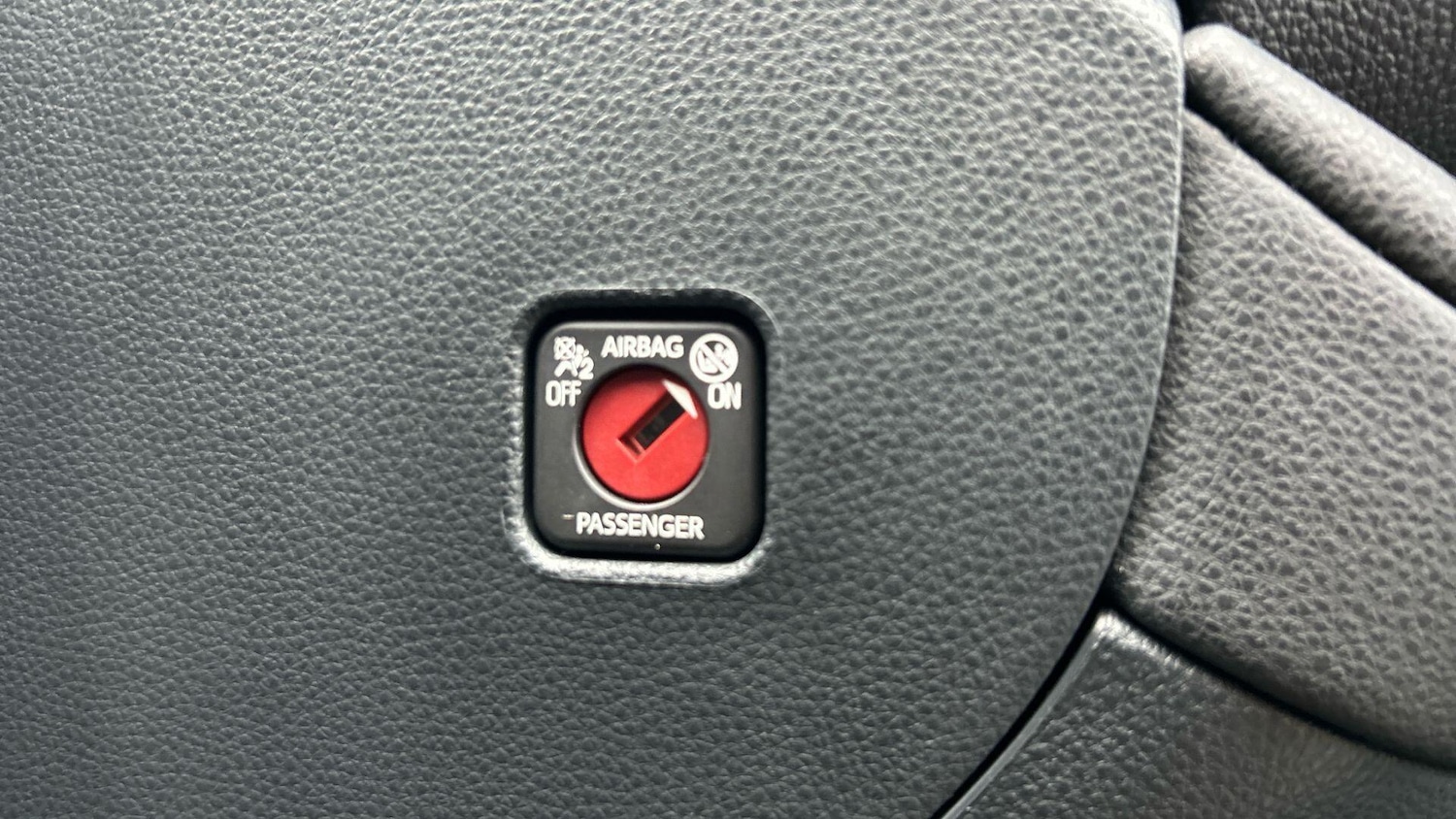 Used Toyota C-HR 2024 for sale - 76457346: Photo 45