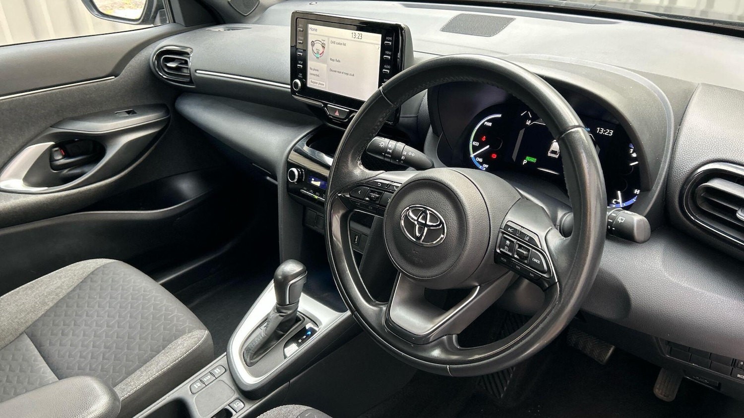 Used Toyota Yaris Cross 2022 for sale - 76550611: Photo 12