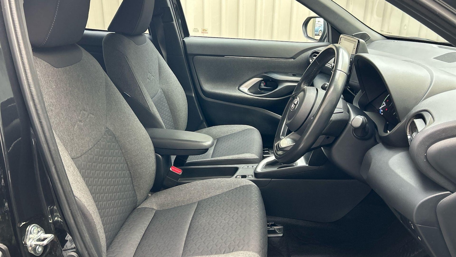 Used Toyota Yaris Cross 2022 for sale - 76550611: Photo 17