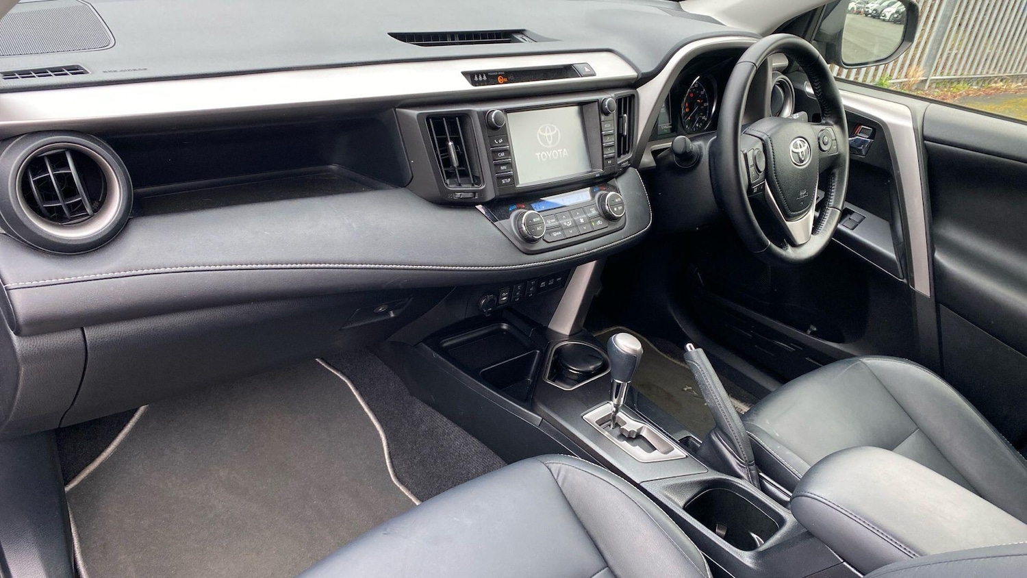 Used Toyota RAV4 2016 for sale - 77290782: Photo 28