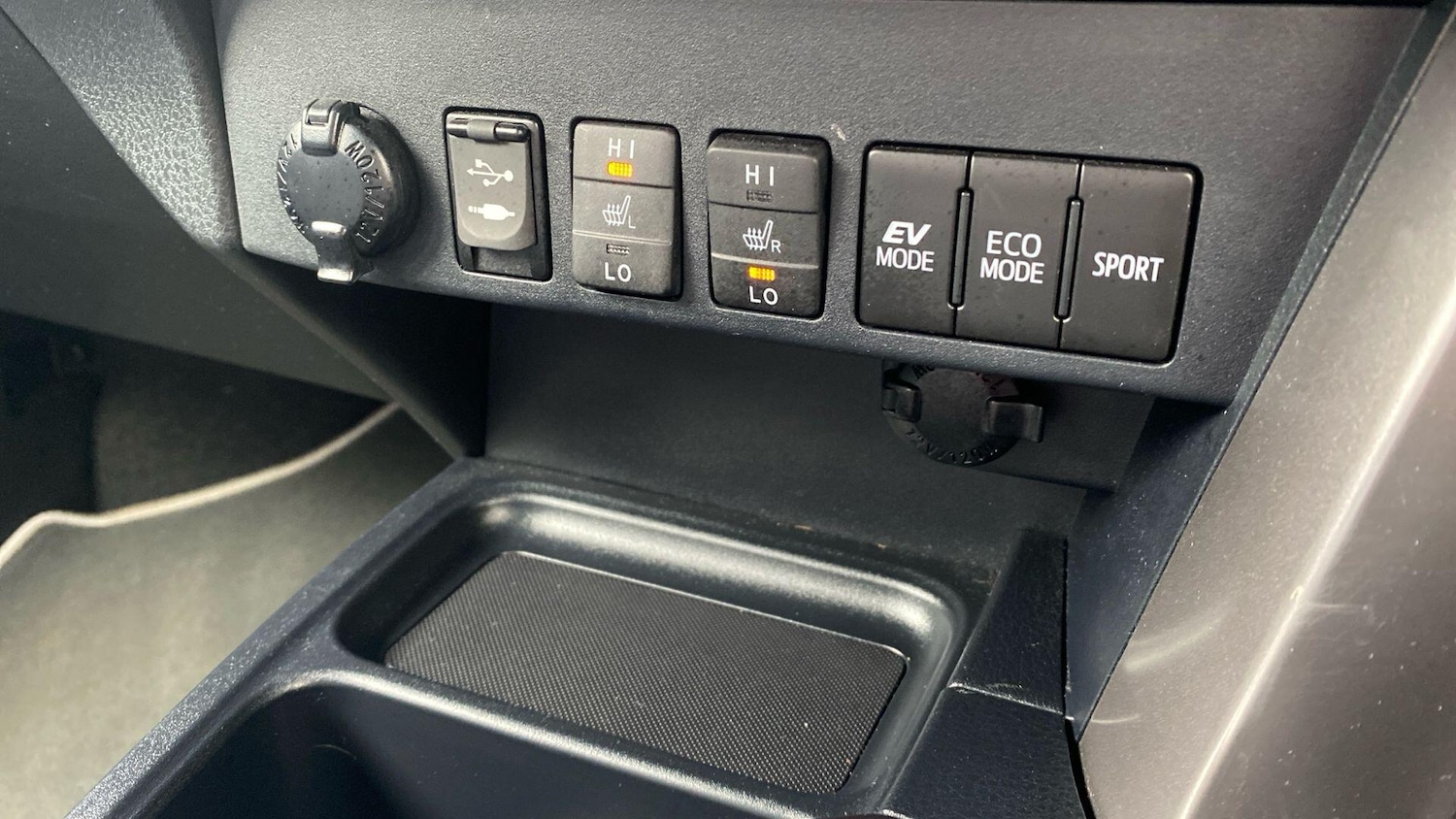 Used Toyota RAV4 2016 for sale - 77290782: Photo 29