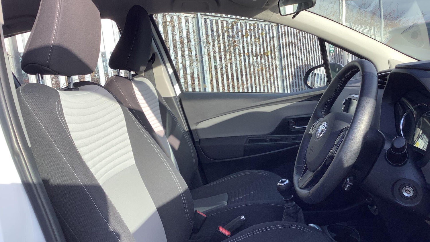 Used Toyota Yaris for sale - 77625392: Photo 14