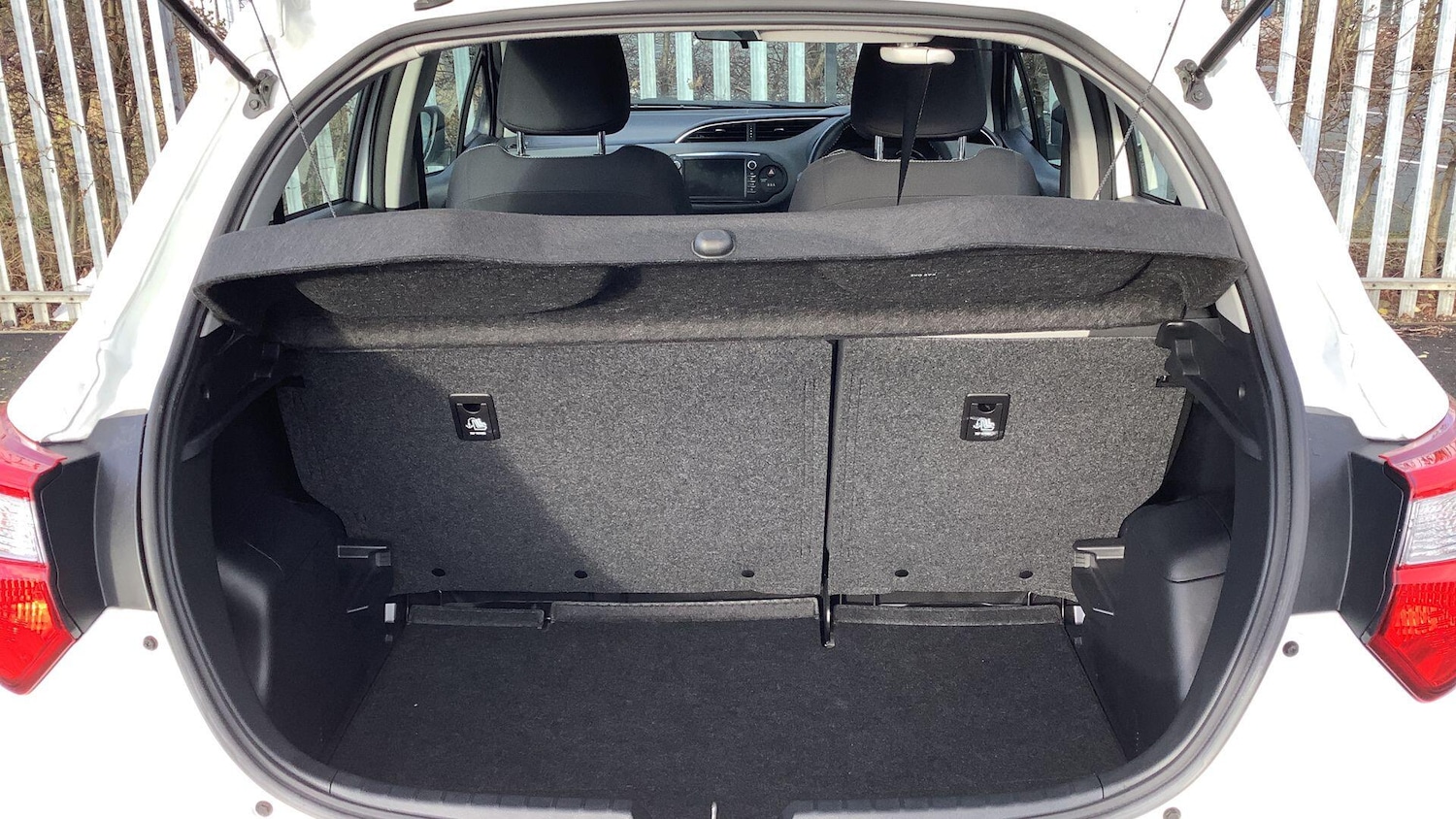 Used Toyota Yaris for sale - 77625392: Photo 17