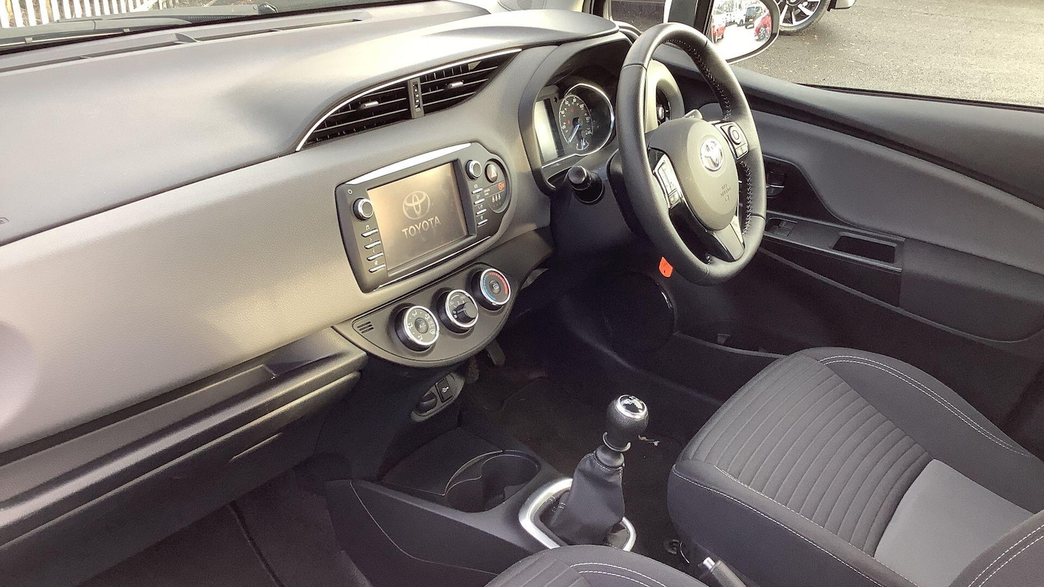 Used Toyota Yaris for sale - 77625392: Photo 32