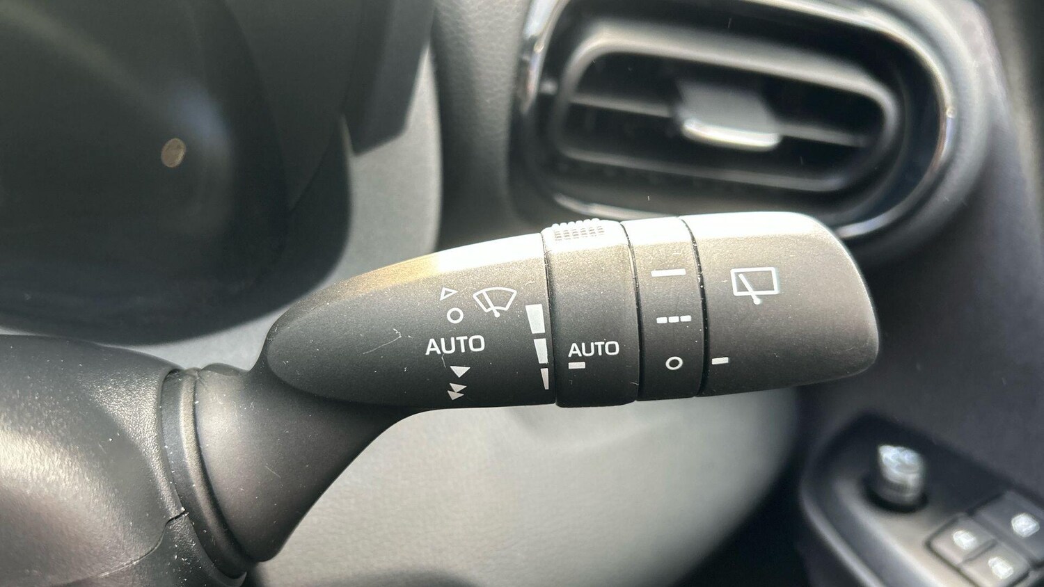 Used Toyota Yaris 2024 for sale - 78019263: Photo 38