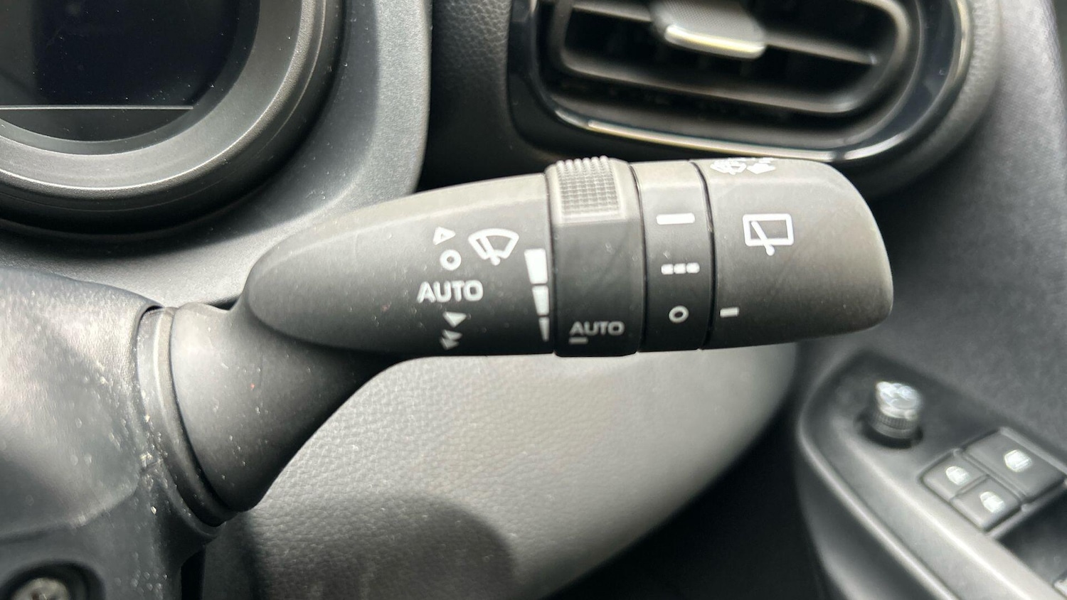 Used Toyota Yaris 2024 for sale - 76551112: Photo 35