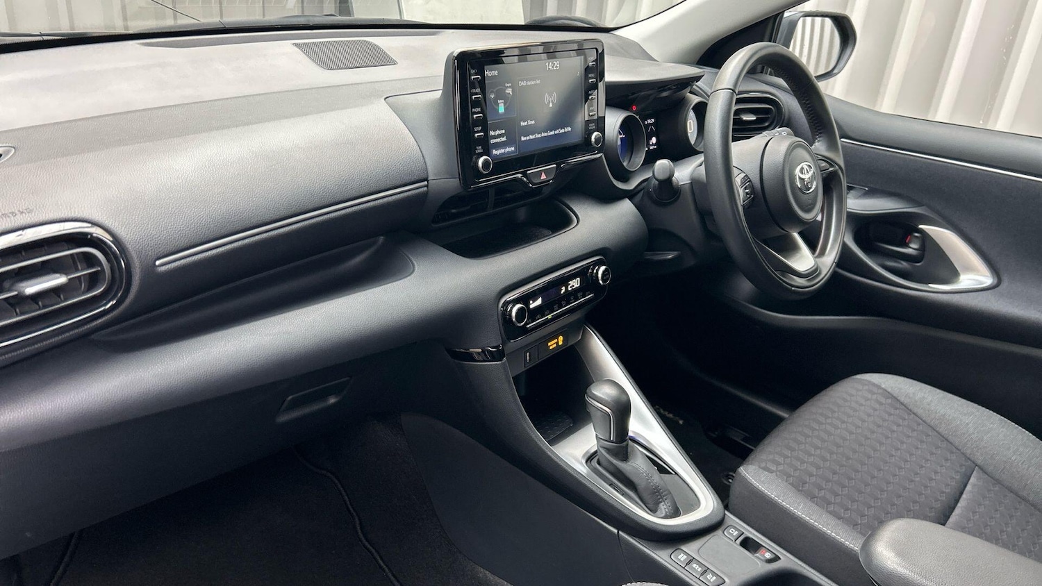 Used Toyota Yaris 2024 for sale - 76551112: Photo 39