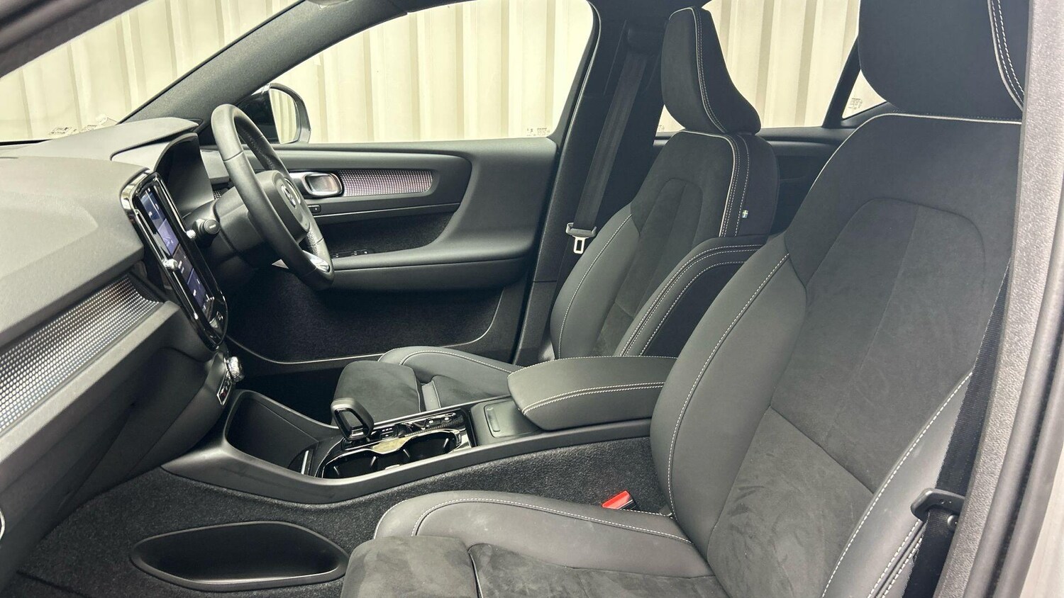 Used Volvo XC40 2023 for sale - 76270377: Photo 14