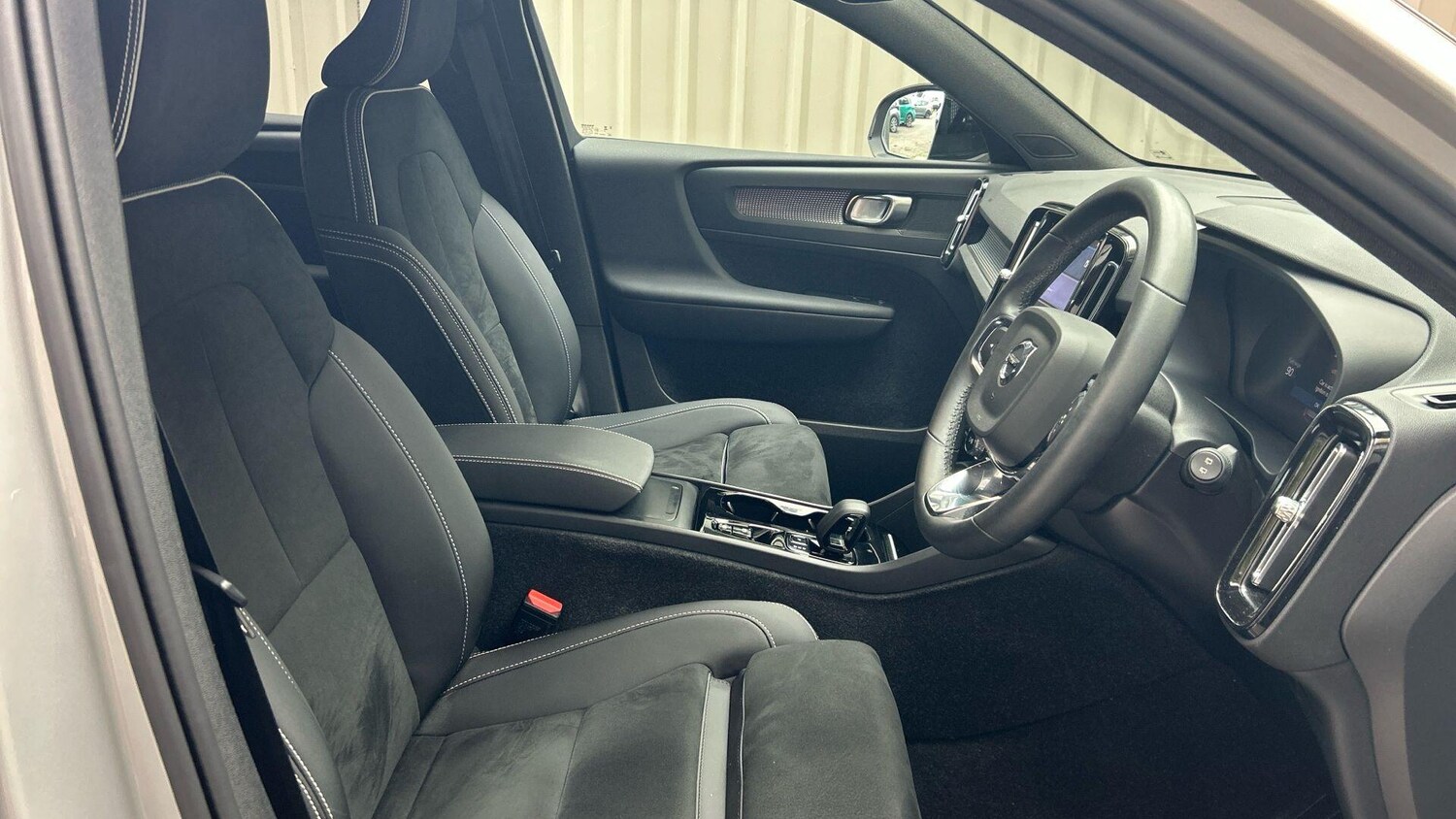 Used Volvo XC40 2023 for sale - 76270377: Photo 15