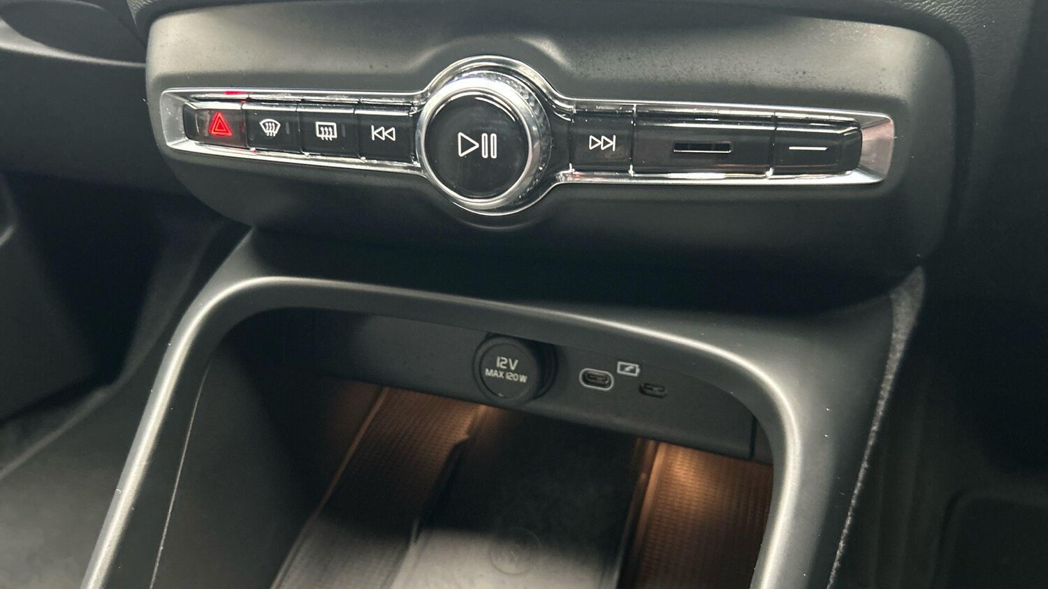 Used Volvo XC40 2023 for sale - 76270377: Photo 33