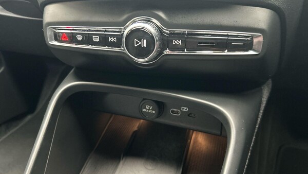 Used Volvo XC40 2023 for sale - 76270377: Photo 33