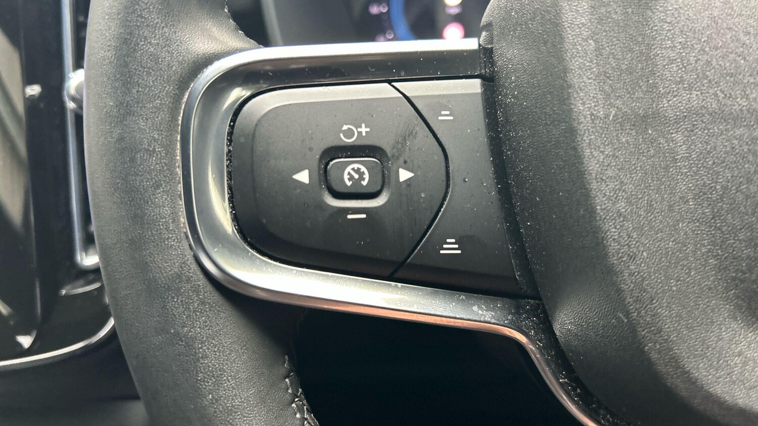 Used Volvo XC40 2023 for sale - 76270377: Photo 35