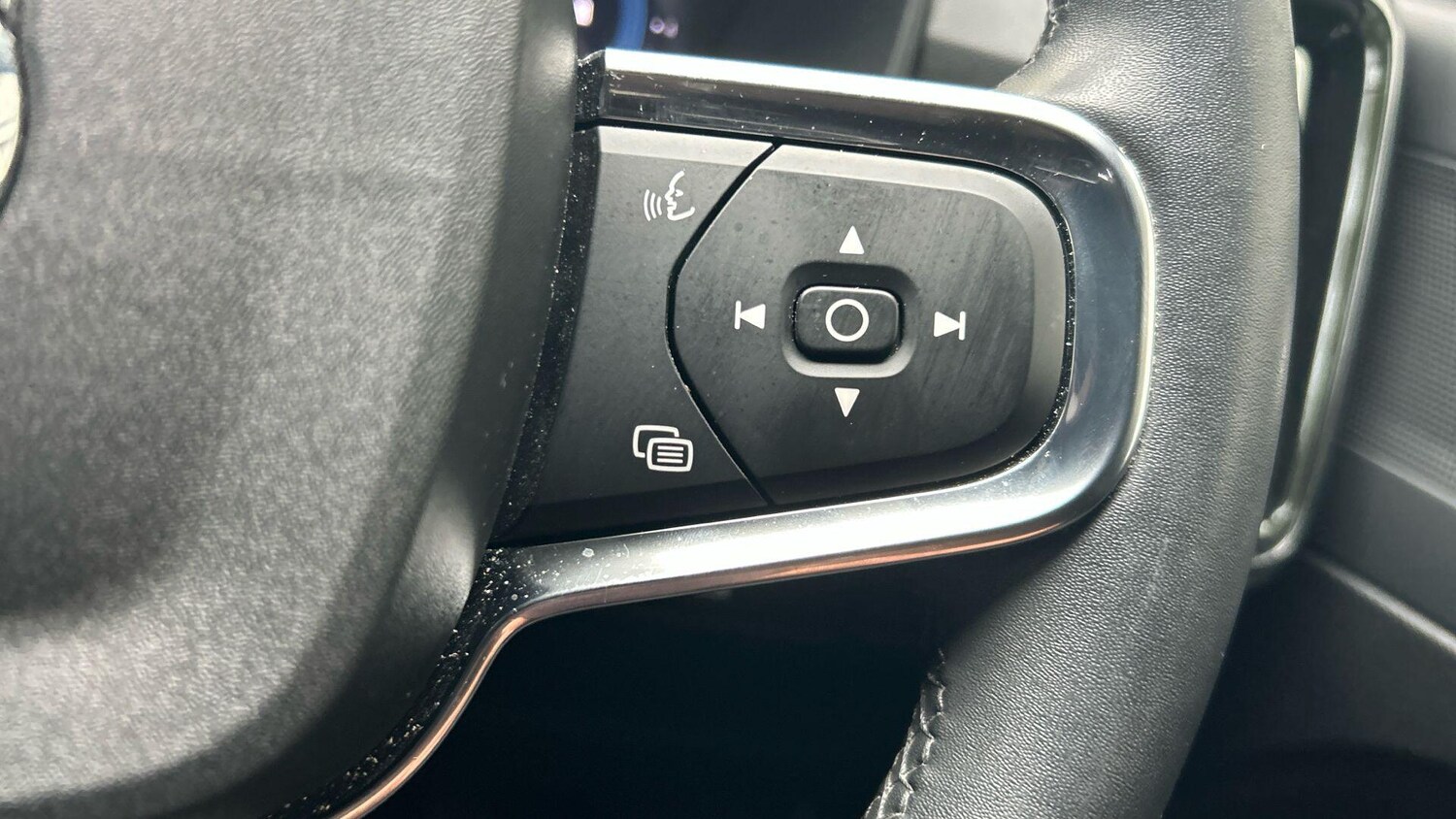 Used Volvo XC40 2023 for sale - 76270377: Photo 36