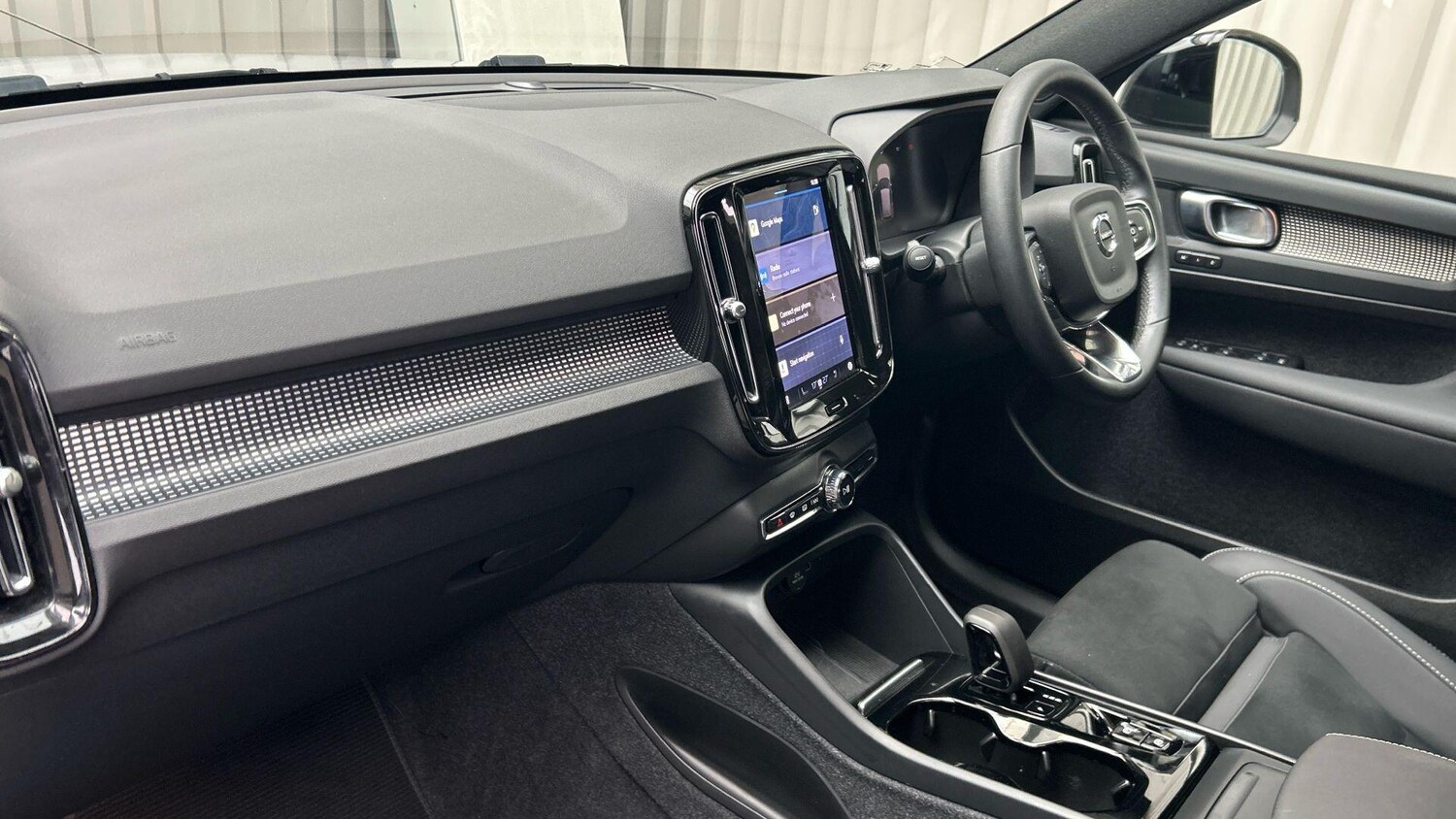 Used Volvo XC40 2023 for sale - 76270377: Photo 39