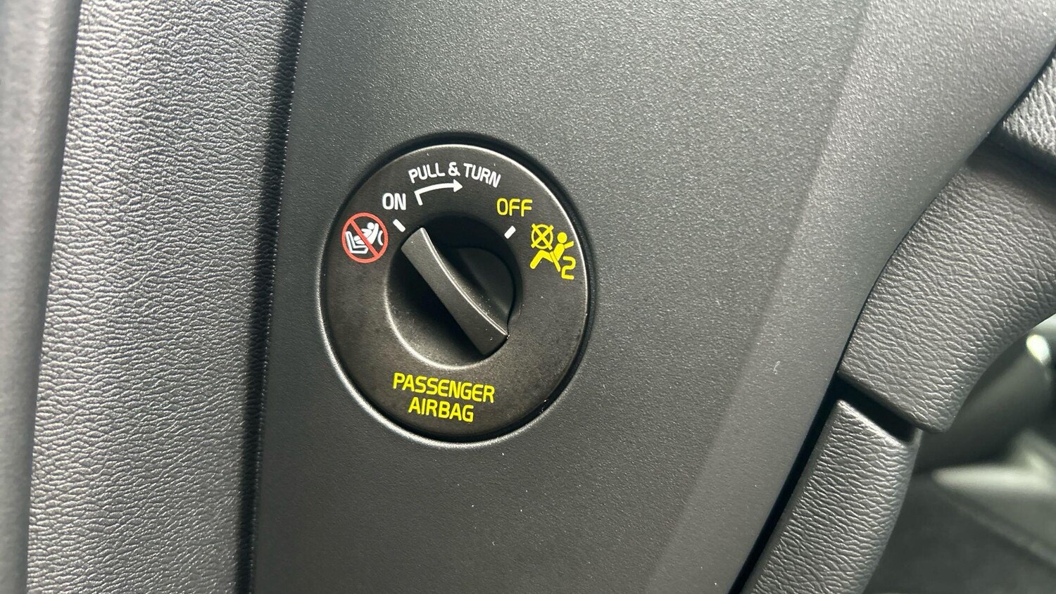 Used Volvo XC40 2023 for sale - 76270377: Photo 40