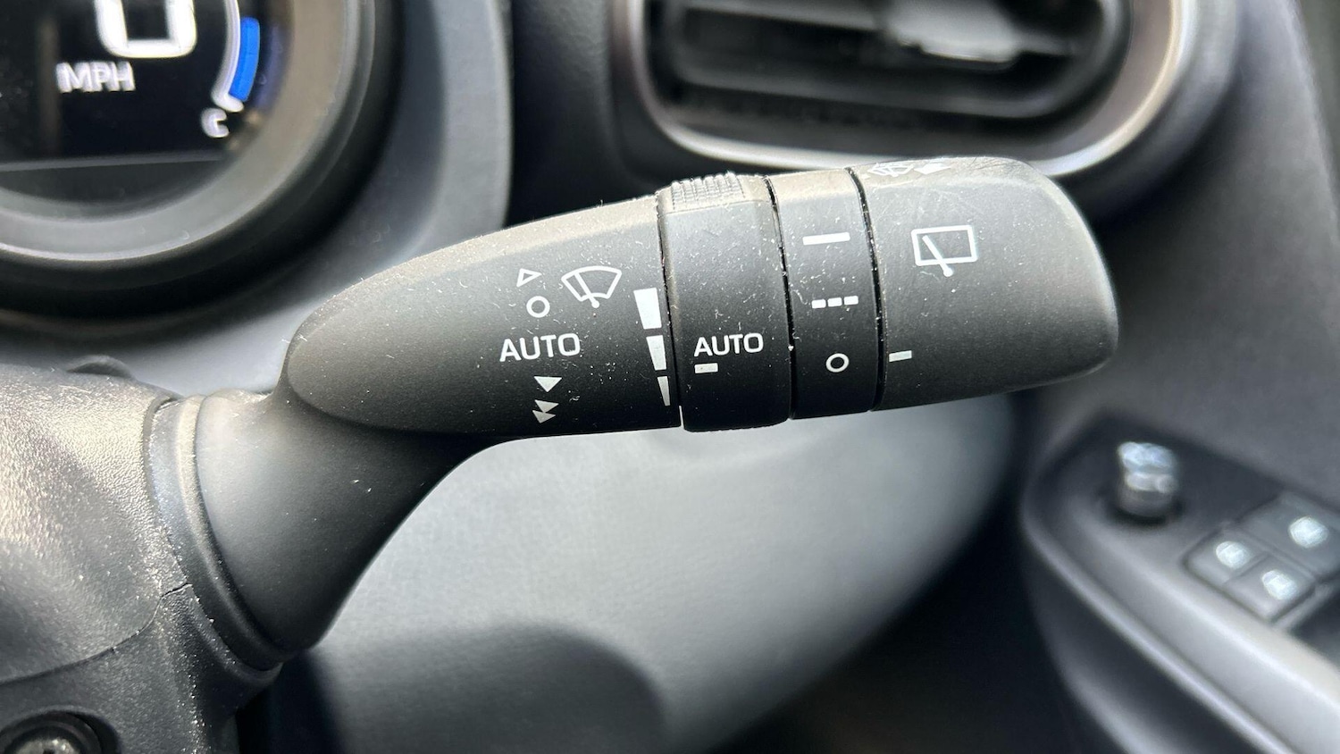 Used Toyota Yaris 2023 for sale - 78072661: Photo 37