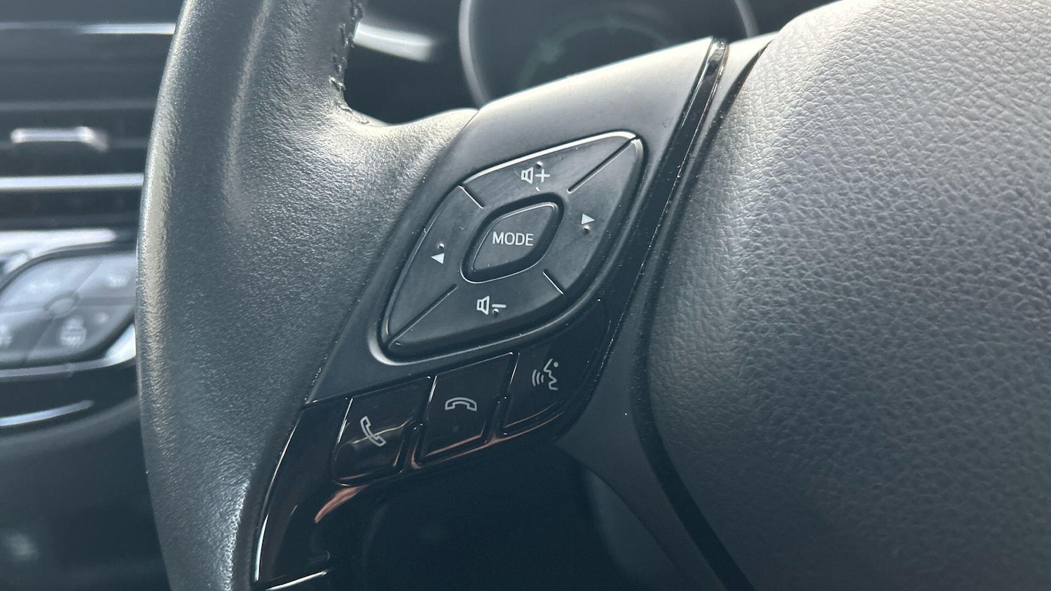 Used Toyota C-HR 2022 for sale - 77190641: Photo 39