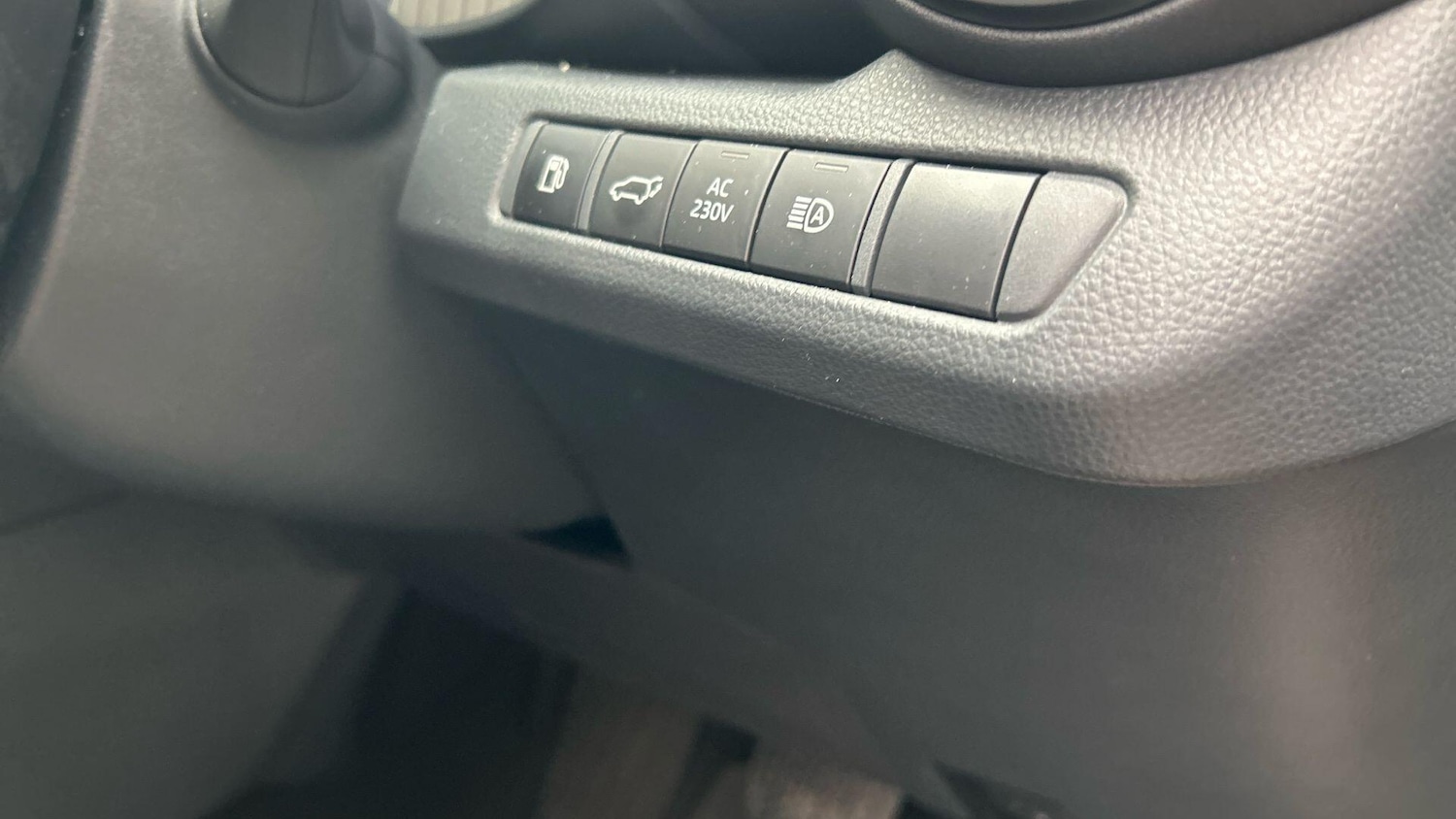 Used Toyota C-HR 2025 for sale - 78100069: Photo 42