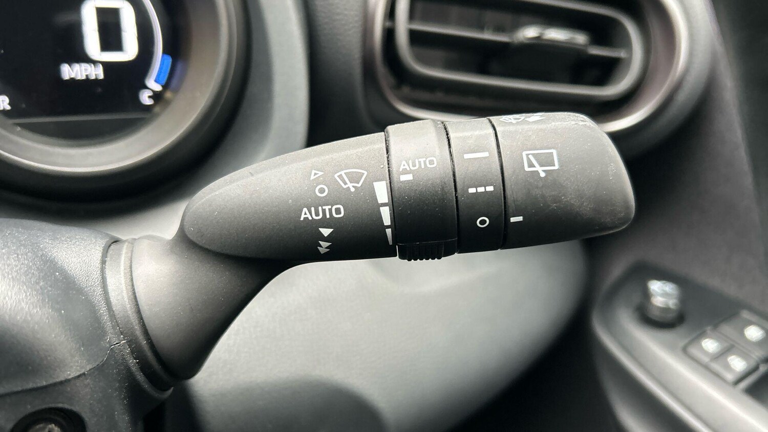 Used Toyota Yaris 2023 for sale - 77598641: Photo 36