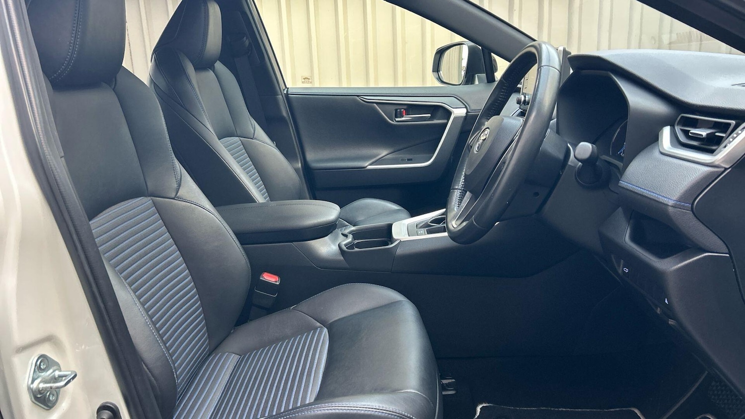 Used Toyota RAV4 2021 for sale - 76689241: Photo 15