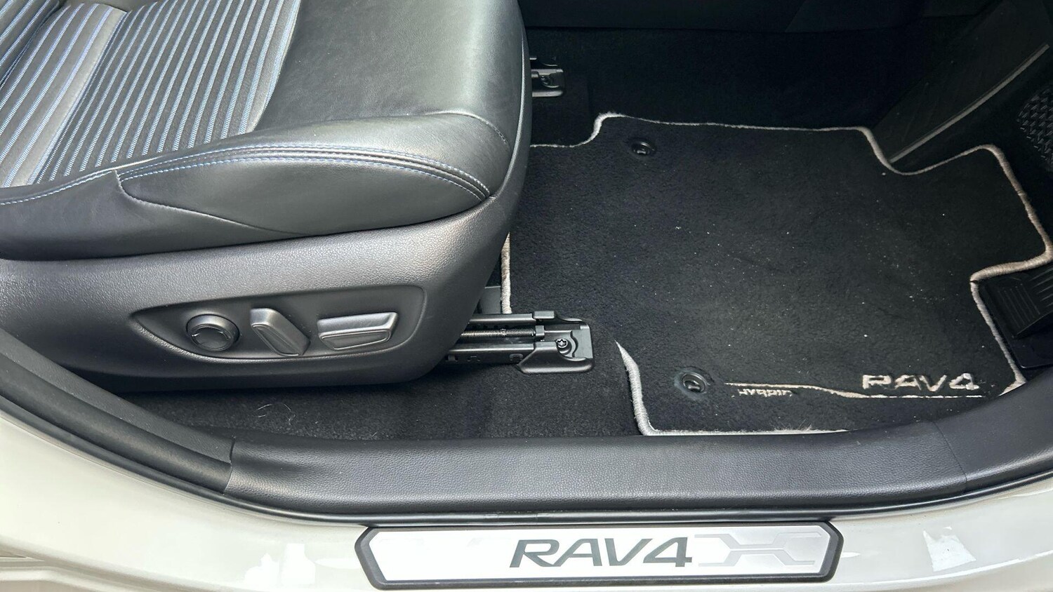 Used Toyota RAV4 2021 for sale - 76689241: Photo 41