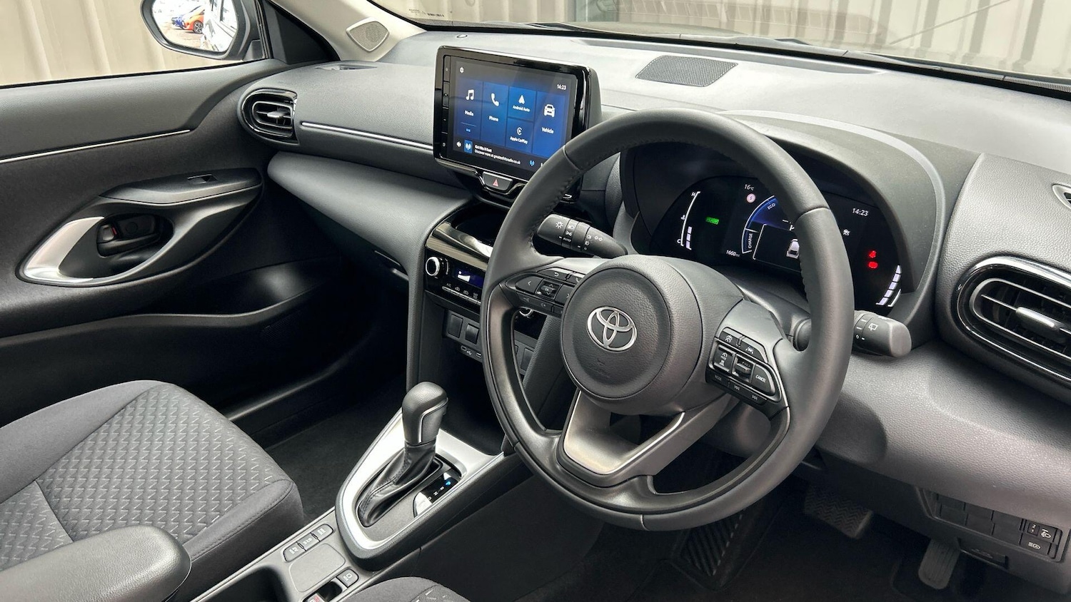 Used Toyota Yaris Cross 2025 for sale - 76123054: Photo 12