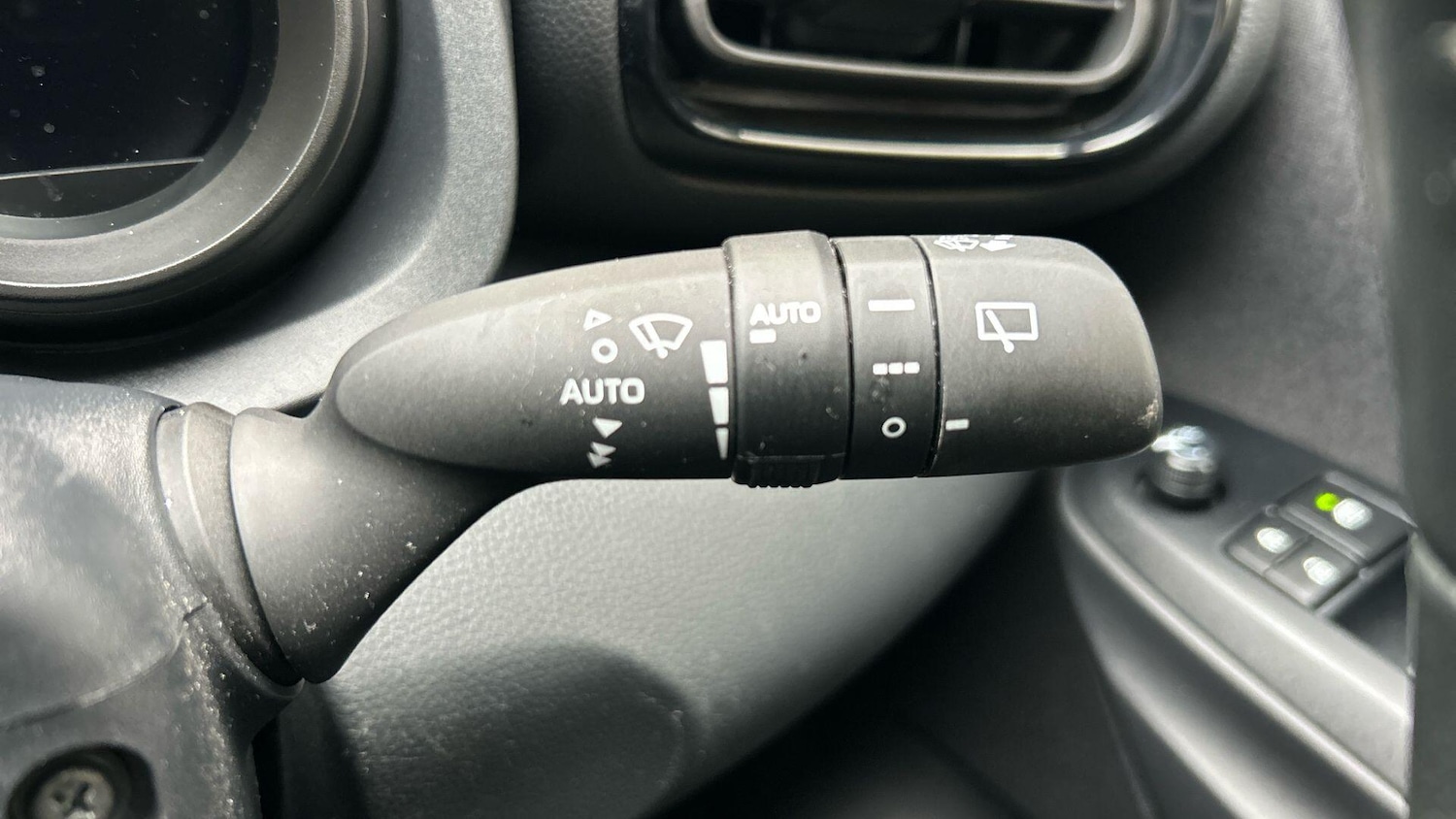 Used Toyota Yaris 2022 for sale - 76538911: Photo 35