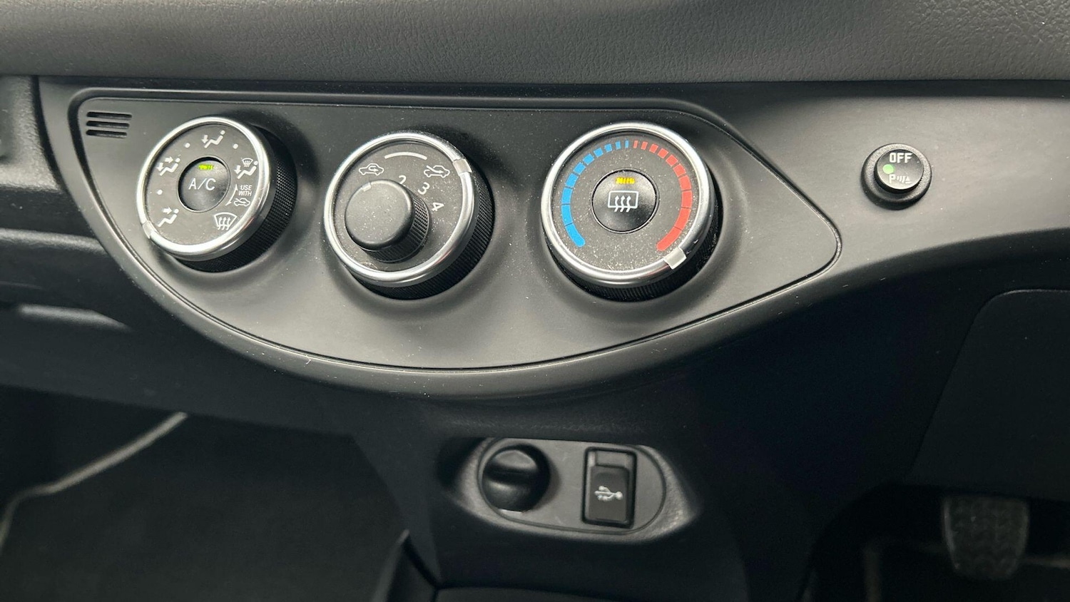 Used Toyota Yaris 2018 for sale - 76549886: Photo 32