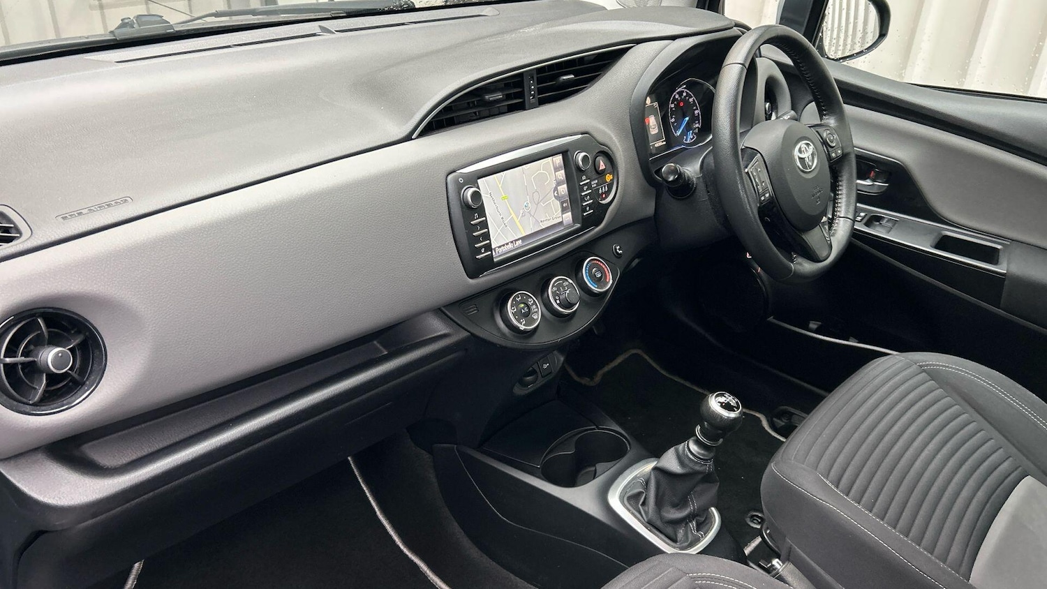 Used Toyota Yaris 2018 for sale - 76549886: Photo 41