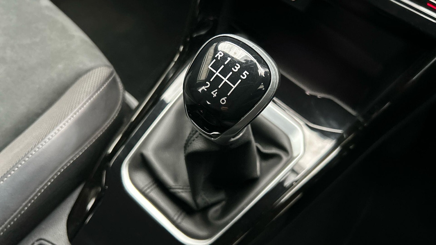 Used Volkswagen T-Roc 2022 for sale - 76484824: Photo 32