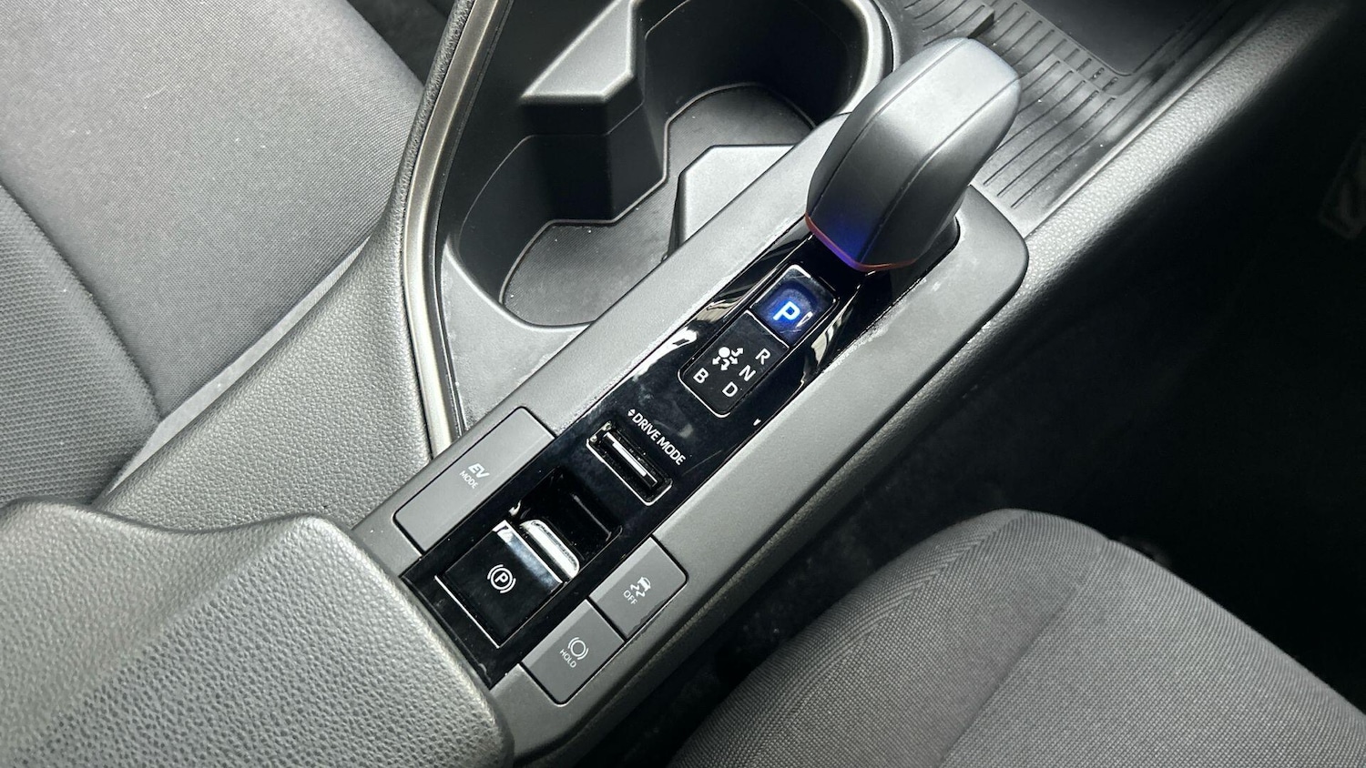 Used Toyota C-HR 2024 for sale - 76457037: Photo 32