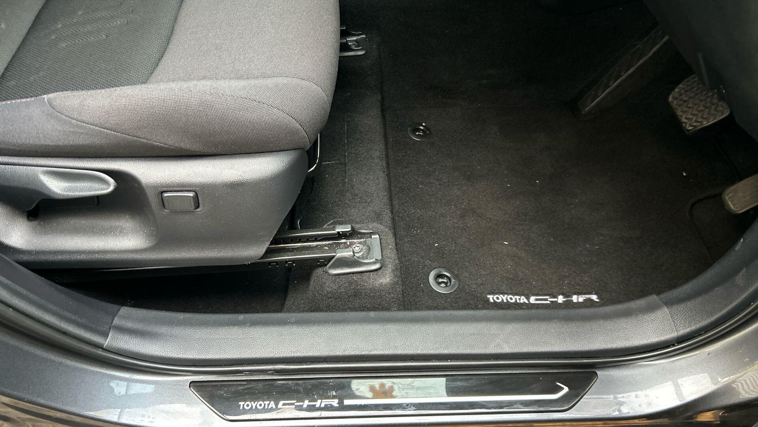 Used Toyota C-HR 2024 for sale - 76457037: Photo 44