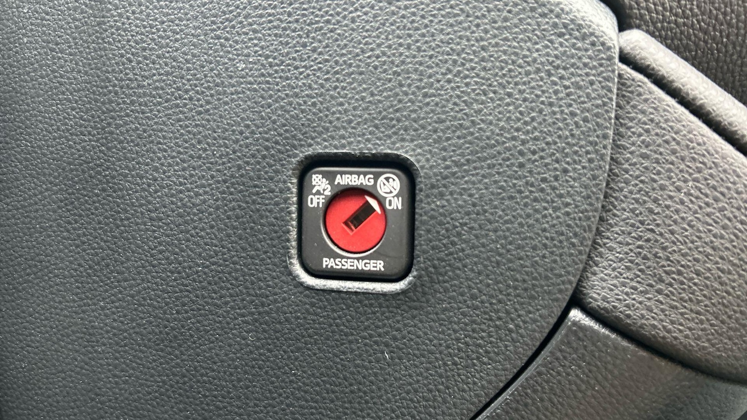 Used Toyota C-HR 2024 for sale - 76457037: Photo 46