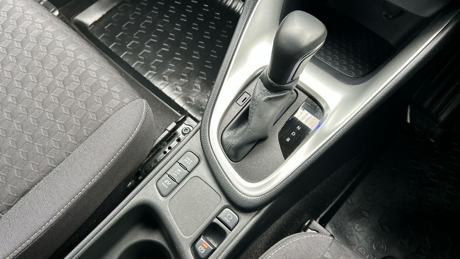 Used Toyota Yaris 2022 for sale - 77574643: Photo 30