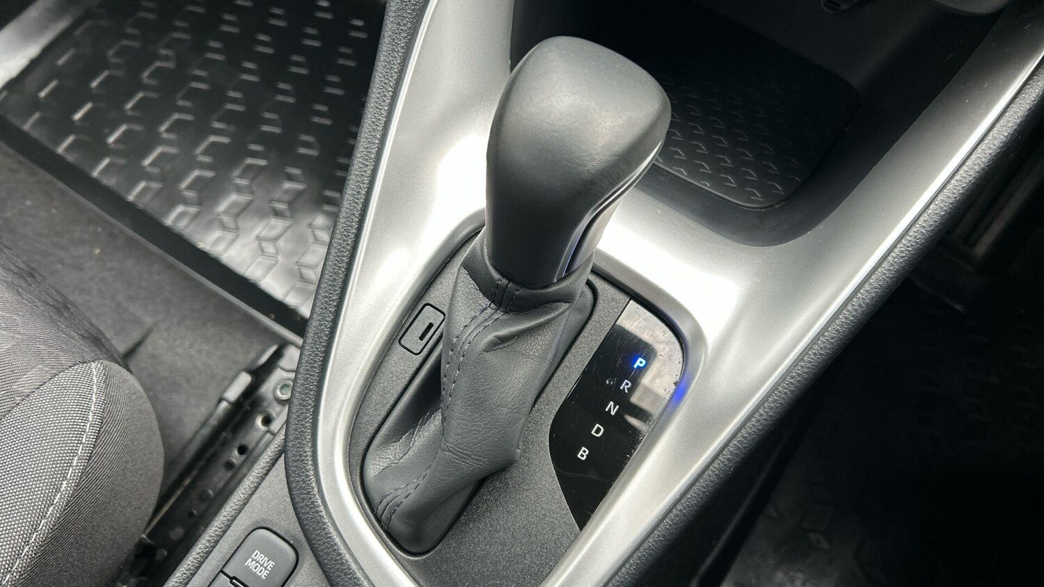 Used Toyota Yaris 2022 for sale - 77574643: Photo 31