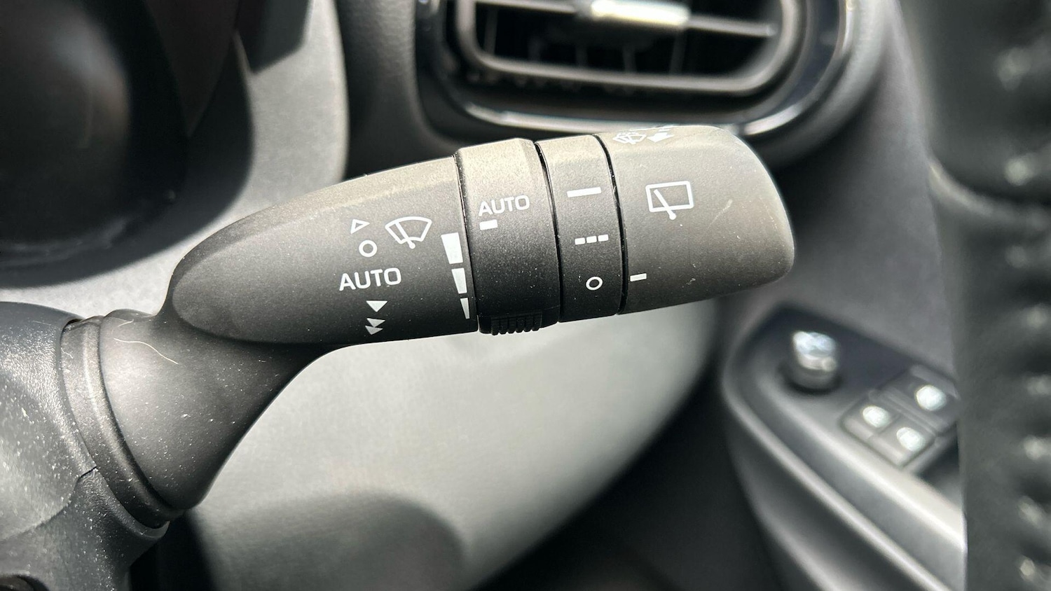 Used Toyota Yaris 2024 for sale - 77202426: Photo 36