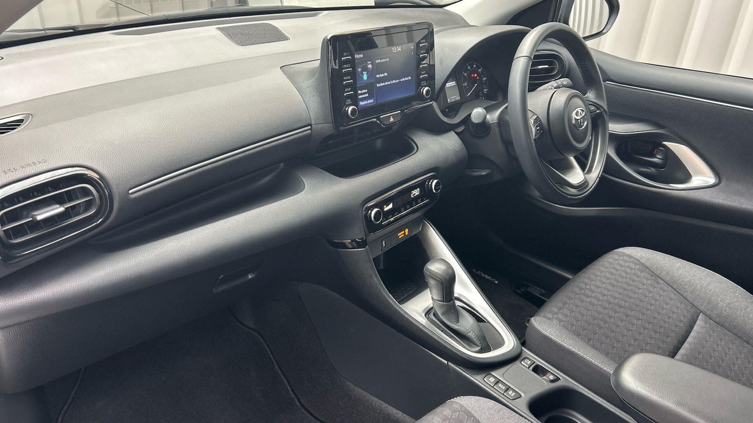 Used Toyota Yaris 2023 for sale - 76457413: Photo 41