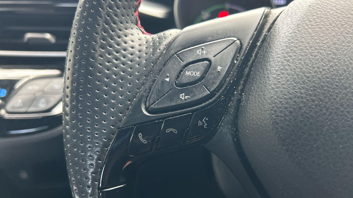 Used Toyota C-HR 2023 for sale - 77537702: Photo 38