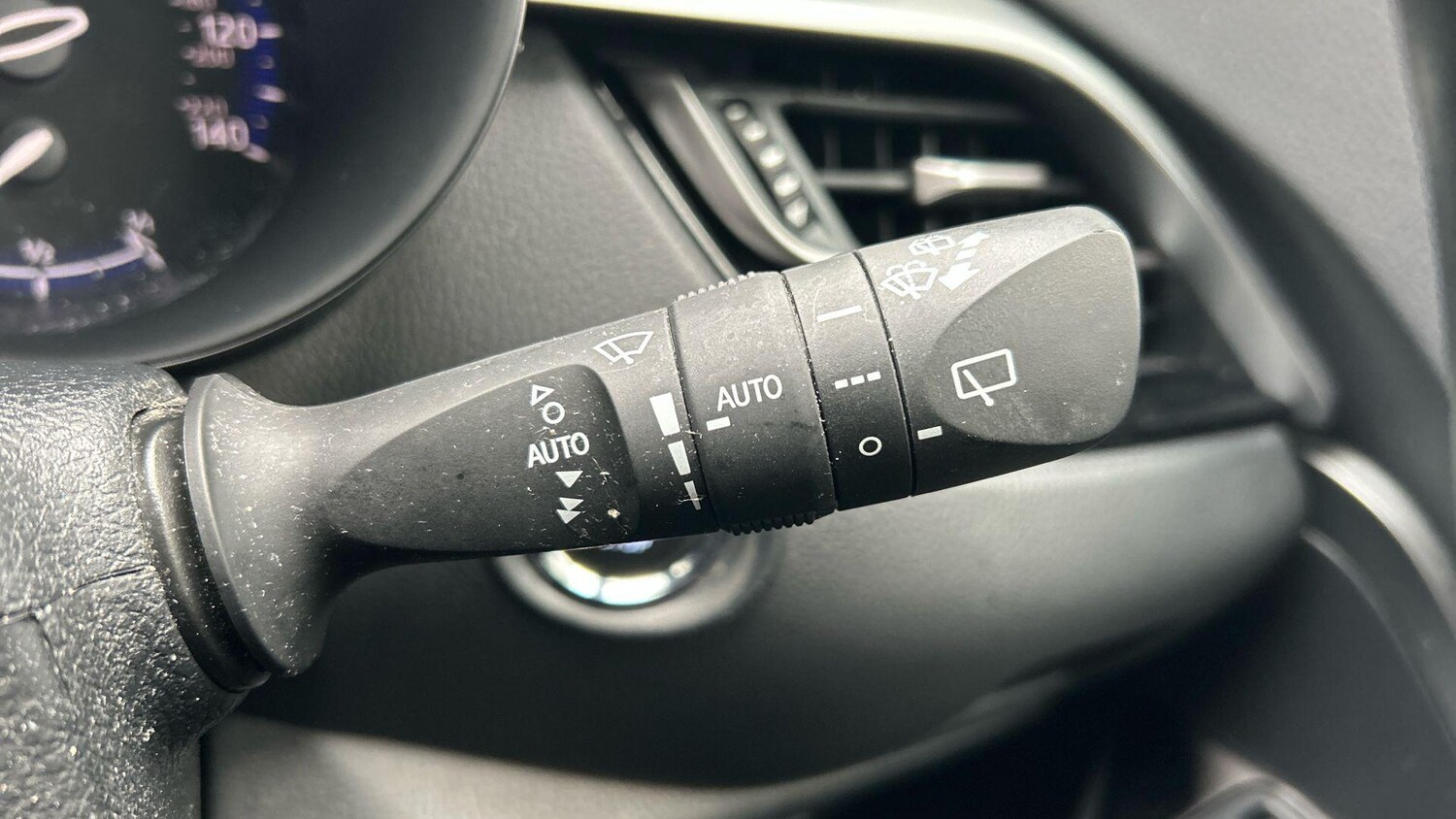 Used Toyota C-HR 2023 for sale - 77537702: Photo 40