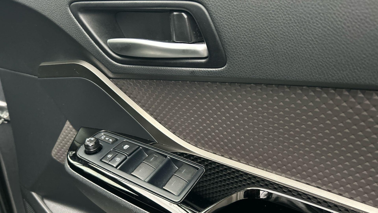 Used Toyota C-HR 2021 for sale - 77330981: Photo 36