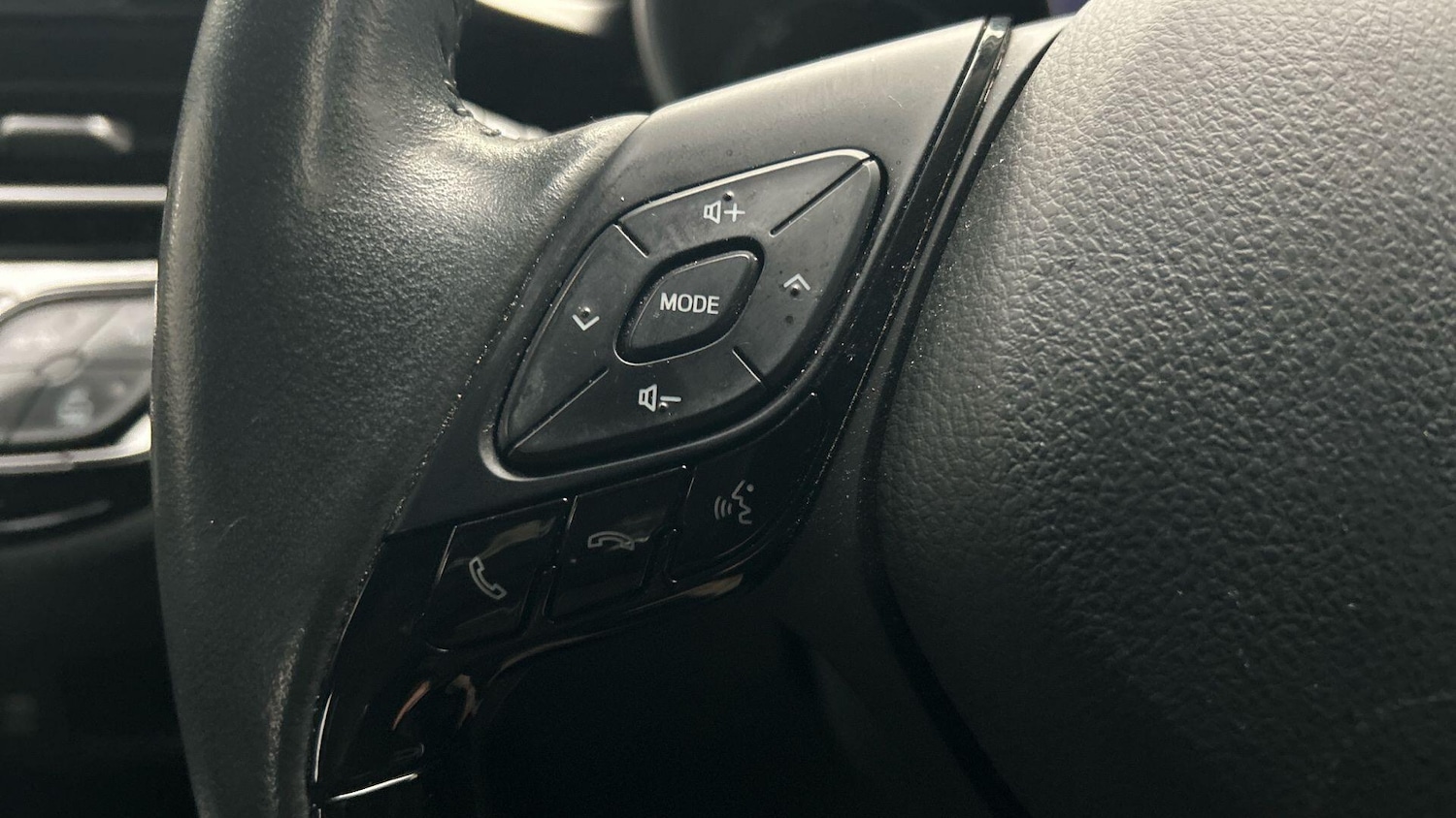 Used Toyota C-HR 2021 for sale - 77330981: Photo 40