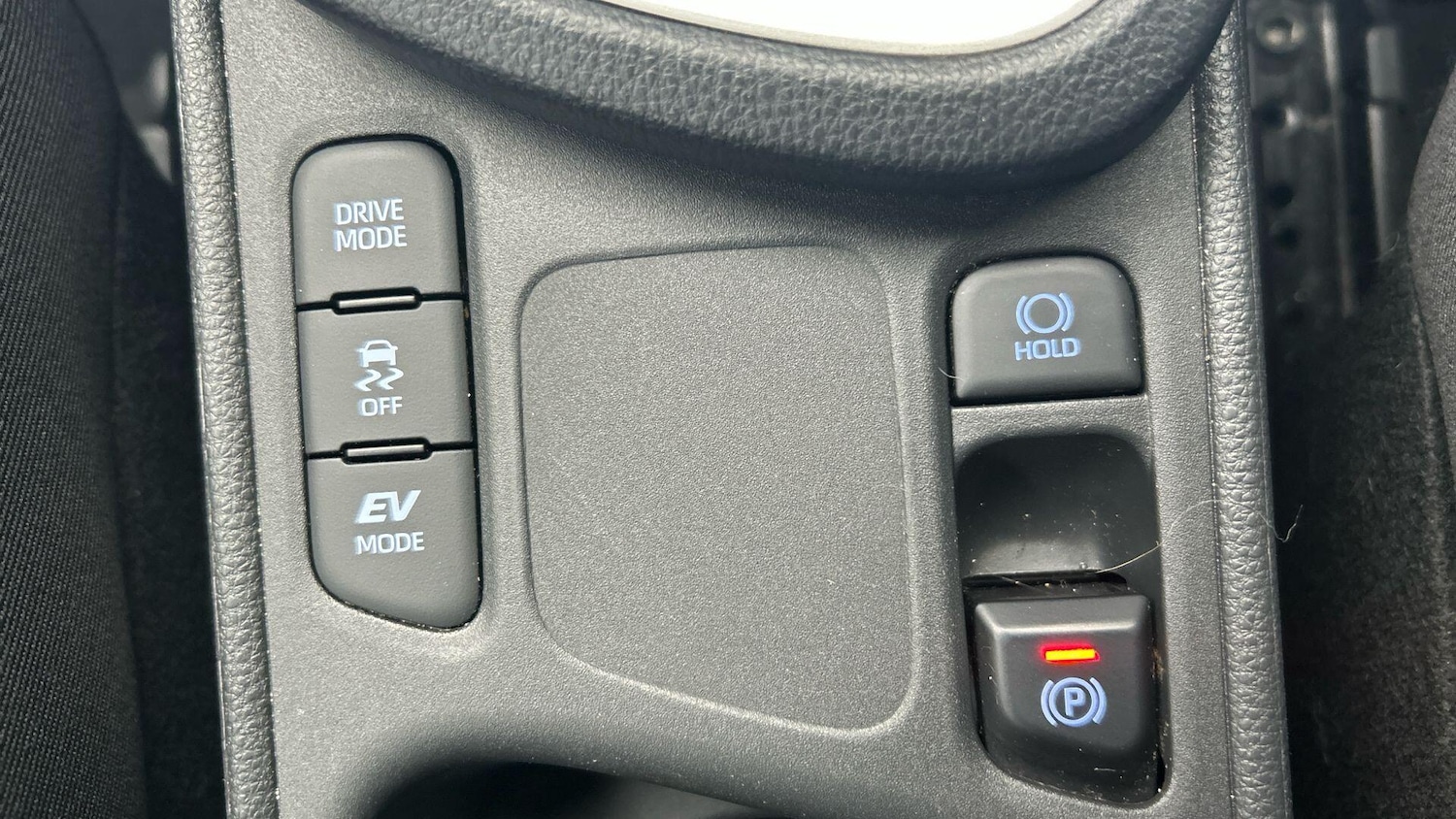 Used Toyota Yaris Cross 2023 for sale - 76715176: Photo 32