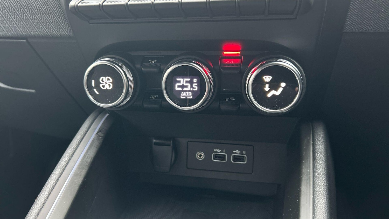 Used Renault Clio 2024 for sale - 77723856: Photo 32