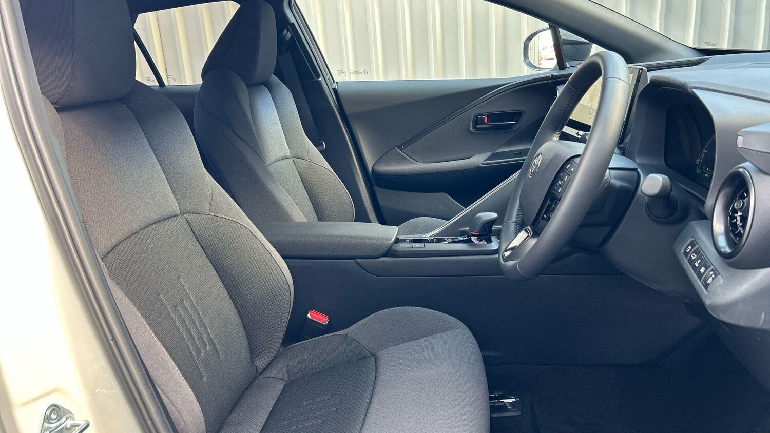 Used Toyota C-HR 2025 for sale - 77737806: Photo 15