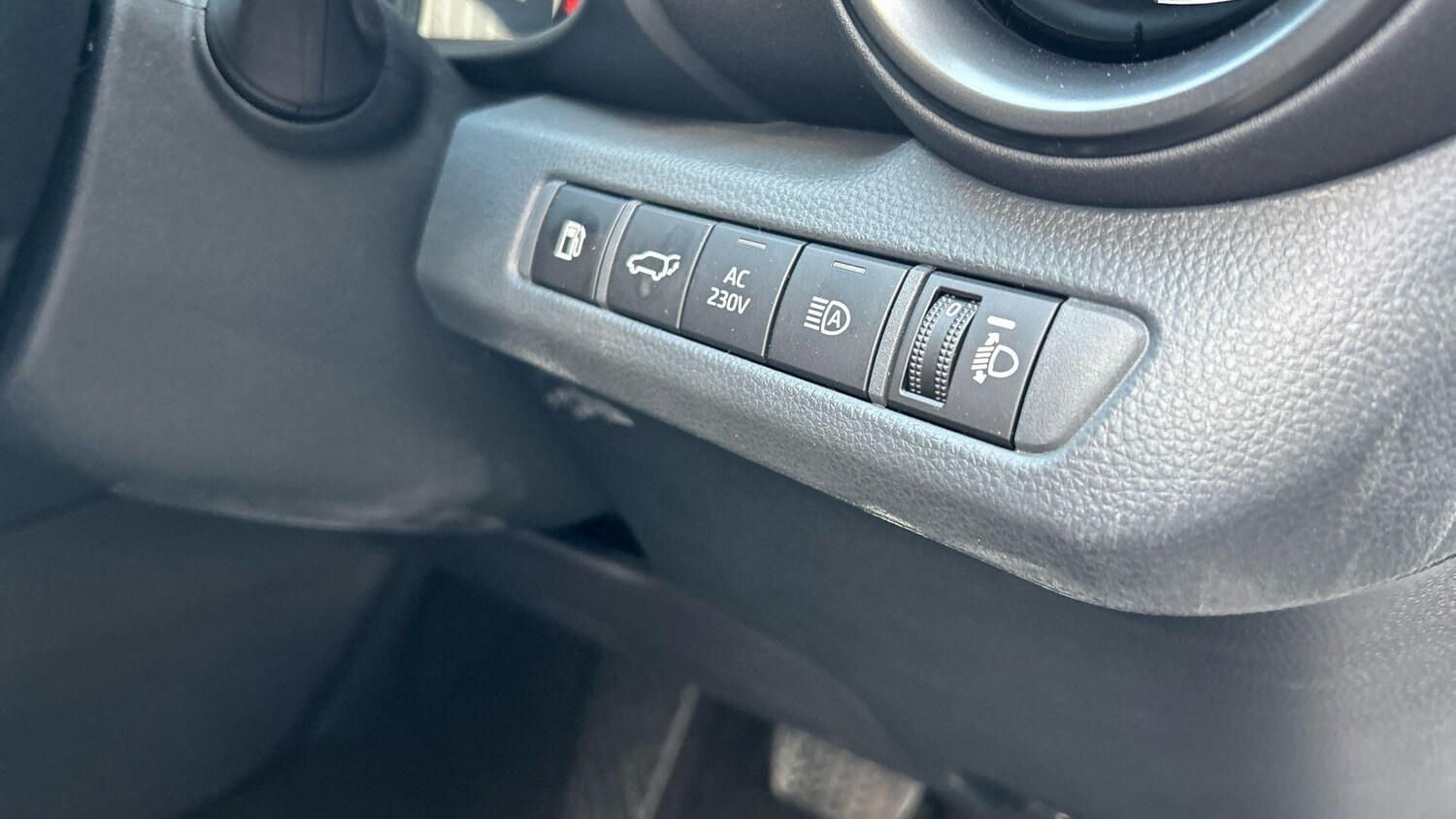 Used Toyota C-HR 2025 for sale - 77737806: Photo 40