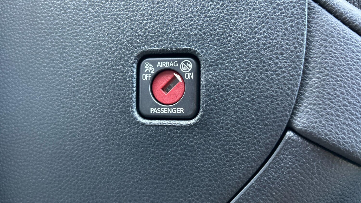 Used Toyota C-HR 2025 for sale - 77737806: Photo 43