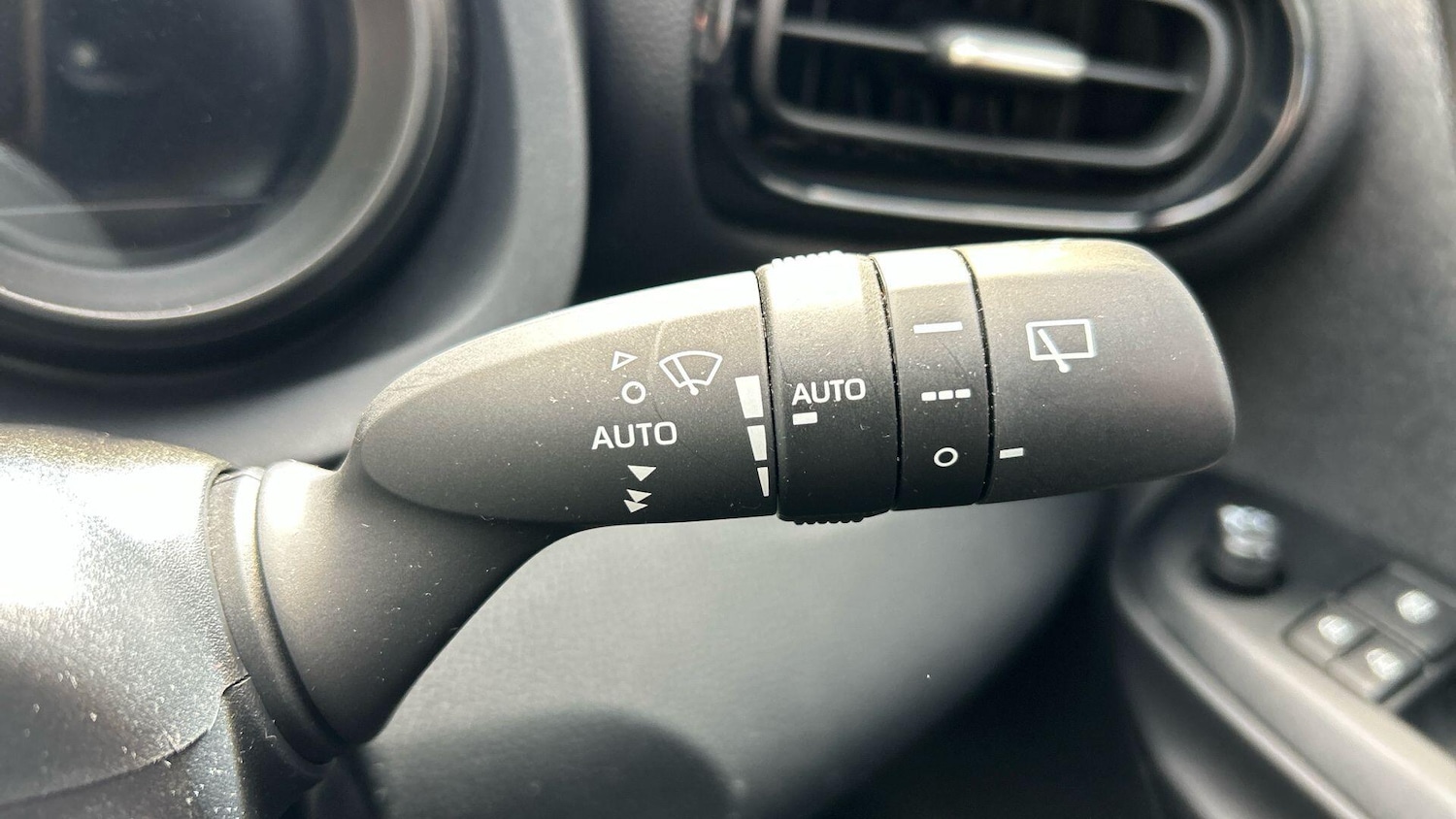 Used Toyota Yaris 2021 for sale - 78047680: Photo 35