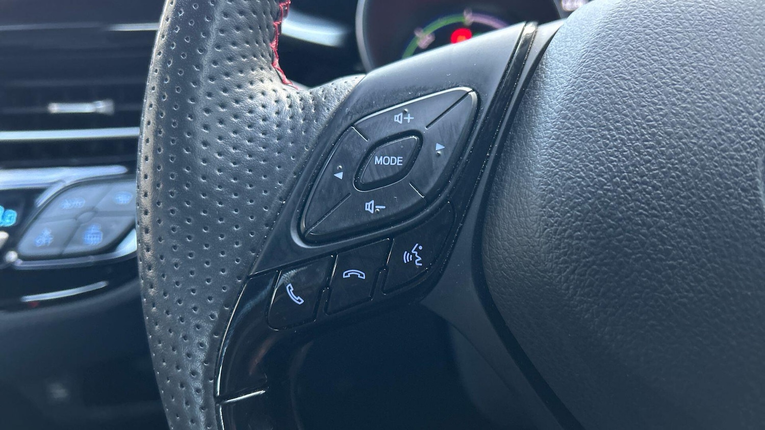 Used Toyota C-HR 2023 for sale - 76898463: Photo 36